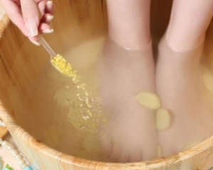 女人泡脚的好处 女人泡脚用什么泡最好