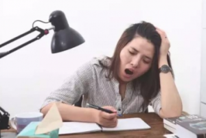 湿气重刮痧还是拔罐 拔火罐能去湿气吗