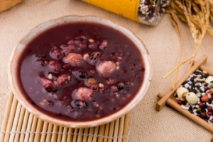 红豆薏米粥的做法  红豆薏米粥放碱面好吗