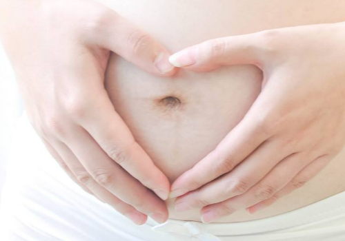 乳头内陷有白色分泌物是怎么回事 怎么喂养宝宝