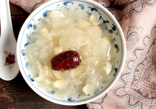 银耳莲子小孩可以吃吗 好处和坏处有哪些