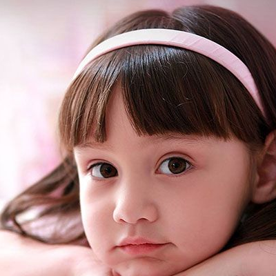孩子老是使劲眨眼睛的原因是什么 怎么办