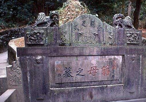 墓碑刻子孙名字不吉利吗 挽联怎么写
