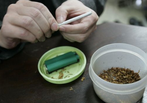 手卷烟烟丝一包多少钱 一斤能包多少根