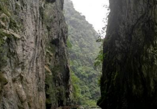 9月份去贵州天气怎样雨水多吗 穿什么衣服
