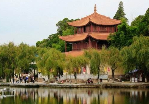 8月份去云南旅游天气怎么样 穿什么衣服