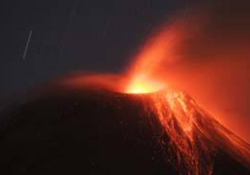 火山是由什么形成的 为什么会爆发